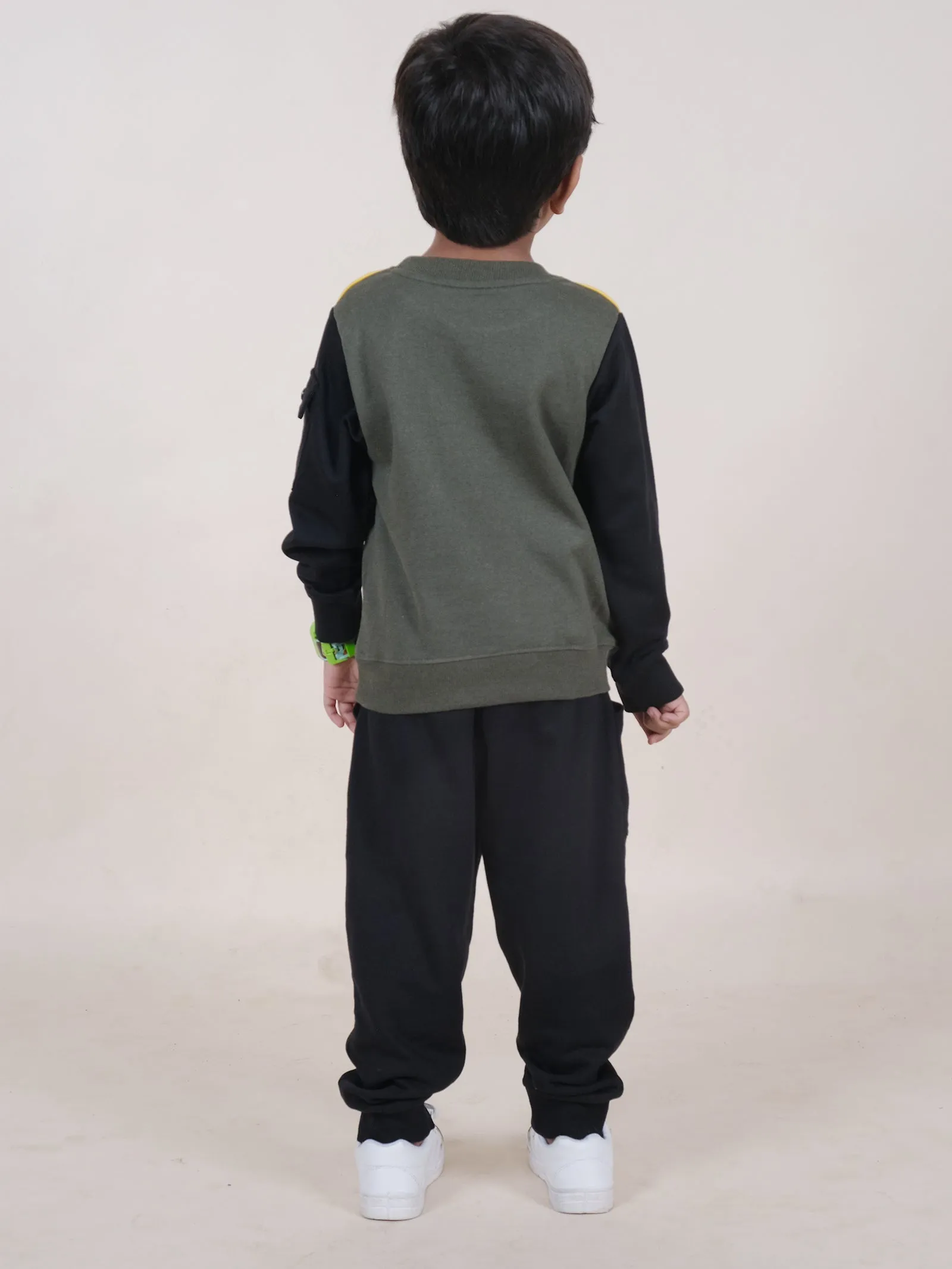 Boys Fleece Full Sleeves Cut And Sew Detailed Sweatshirt With Jogger